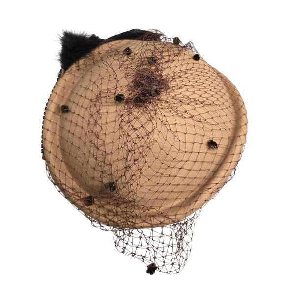 Vintage Ladies Tan Fascinator Hat Black Feather & Rhinestones Brown Veil - Picture 3 of 7